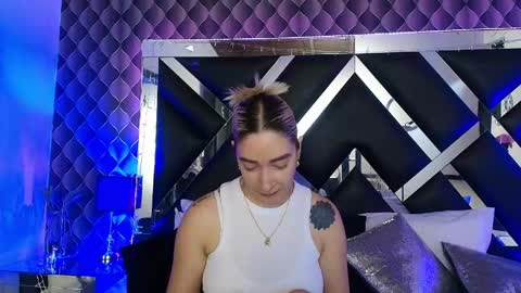 victtoria lee online show from 04-20-26, 07:04