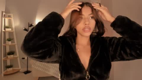 Snapshot of vienah chatting on 02-04-25, 12:33 Karla online show from 02-04-25, 12:33