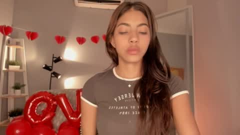 Snapshot of vienah chatting on 02-16-25, 01:49 Karla online show from 02-16-25, 01:49