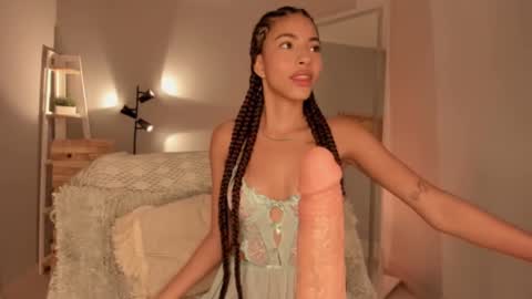 Snapshot of vienah chatting on 03-07-25, 11:05 Karla online show from 03-07-25, 11:05