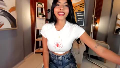 Snapshot of vienah chatting on 09-15-25, 07:47 Karla online show from 09-15-25, 07:47