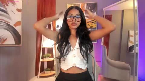 Snapshot of vienah chatting on 10-18-25, 07:47 Karla online show from 10-18-25, 07:47