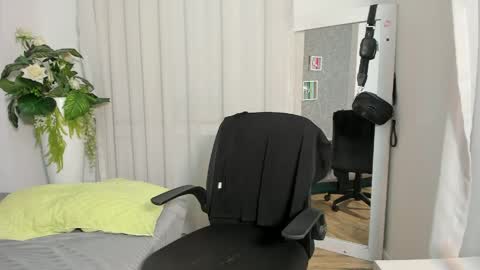 viictoriiasaenz online show from 04-22-26, 06:05