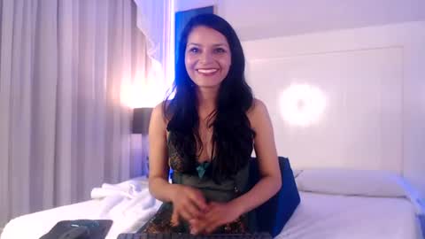 Snapshot of viiolet_smith chatting on 06-27-26, 03:50 Violeth Smith online show from 06-27-26, 03:50