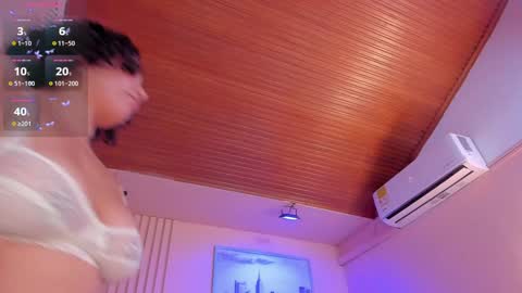 Snapshot of viiolett_lee chatting on 01-24-25, 01:35 Viiolett online show from 01-24-25, 01:35