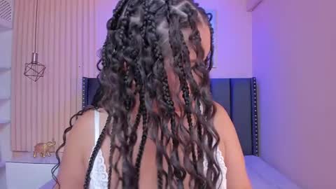 Snapshot of viiolett_lee chatting on 02-13-25, 08:45 Viiolett online show from 02-13-25, 08:45