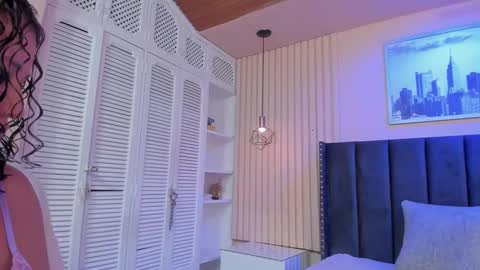 Snapshot of viiolett_lee chatting on 09-18-25, 08:11 Viiolett online show from 09-18-25, 08:11