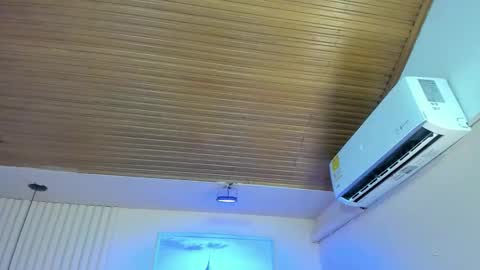 Snapshot of viiolett_lee chatting on 10-19-25, 07:25 Viiolett online show from 10-19-25, 07:25