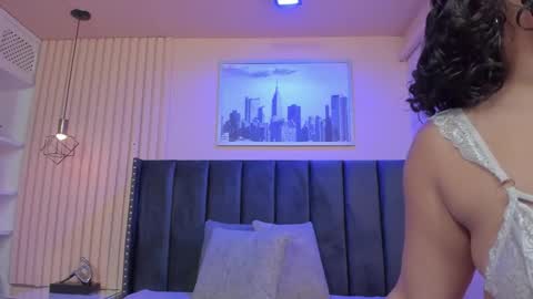 Snapshot of viiolett_lee chatting on 10-25-25, 08:36 Viiolett online show from 10-25-25, 08:36