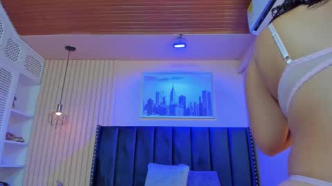 Snapshot of viiolett_lee chatting on 11-04-25, 09:47 Viiolett online show from 11-04-25, 09:47