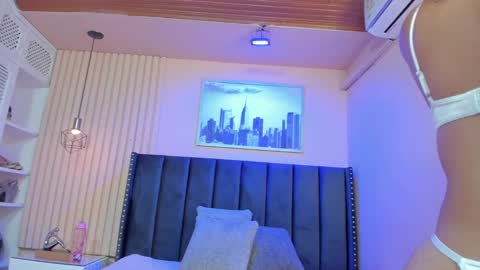 Snapshot of viiolett_lee chatting on 11-09-25, 09:57 Viiolett online show from 11-09-25, 09:57