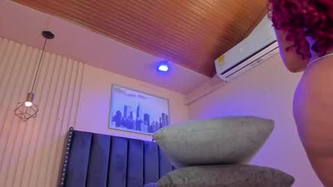 Snapshot of viiolett_lee chatting on 12-17-25, 07:53 Viiolett online show from 12-17-25, 07:53