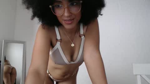 Snapshot of viiolettaaa chatting on 05-13-26, 09:11 viiolettaaa online show from 05-13-26, 09:11