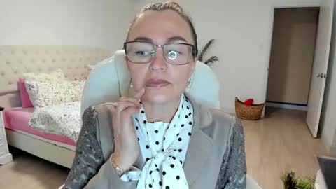 Ukrainian-woman online show from 09-26-25, 11:25
