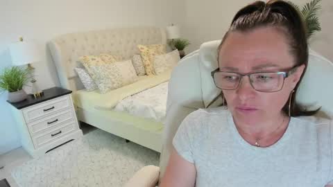 Snapshot of vika7333 chatting on 06-03-26, 02:55 Ukrainian-woman online show from 06-03-26, 02:55