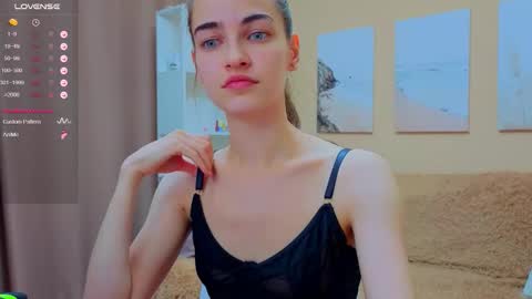 Snapshot of vikiberry chatting on 10-12-25, 04:28 vikiberry online show from 10-12-25, 04:28