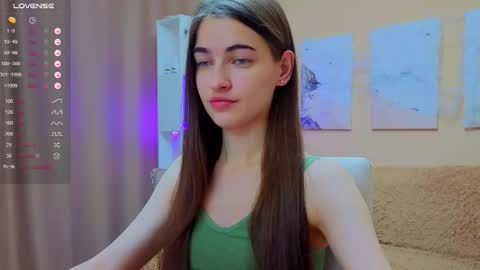 Snapshot of vikiberry chatting on 11-13-25, 10:03 vikiberry online show from 11-13-25, 10:03