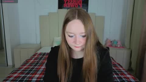 Snapshot of vikiblossom chatting on 12-17-25, 04:24 Vikki online show from 12-17-25, 04:24