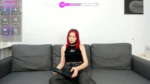 Snapshot of vikis_love chatting on 11-22-25, 10:47 vikis_love online show from 11-22-25, 10:47