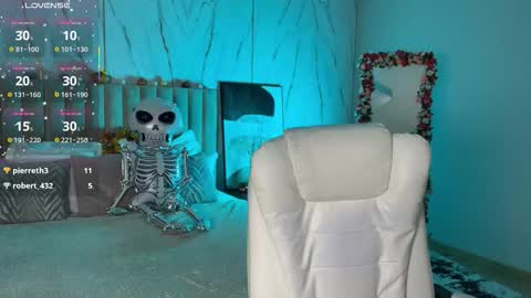 Vikky online show from 10-30-25, 01:29