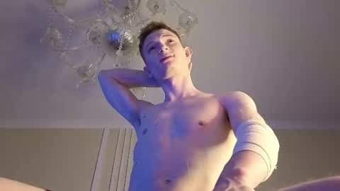 Snapshot of viksons chatting on 06-19-26, 01:43 Max online show from 06-19-26, 01:43