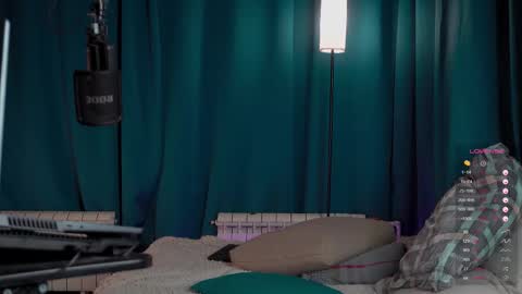 Snapshot of viktor_secret chatting on 02-20-26, 04:42 fansly VITEKsecret online show from 02-20-26, 04:42