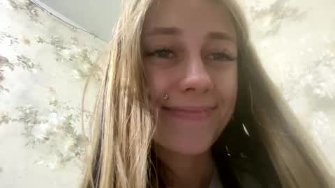 Snapshot of viktoria9898 chatting on 06-08-26, 01:09 Sweett online show from 06-08-26, 01:09
