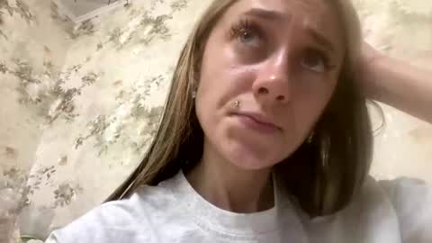 Snapshot of viktoria9898 chatting on 06-09-26, 02:01 Sweett online show from 06-09-26, 02:01