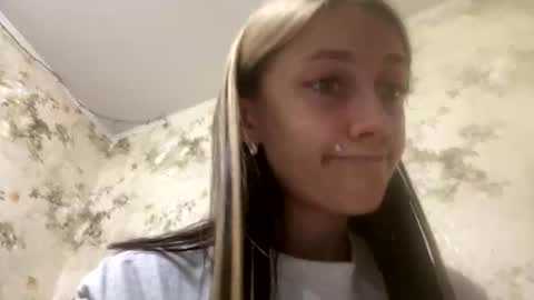 Snapshot of viktoria9898 chatting on 06-10-26, 12:00 Sweett online show from 06-10-26, 12:00