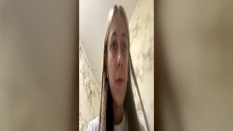 Snapshot of viktoria9898 chatting on 06-11-26, 09:35 Sweett online show from 06-11-26, 09:35