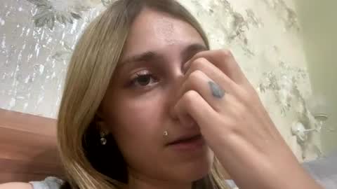 Snapshot of viktoria9898 chatting on 07-29-26, 08:29 Sweett online show from 07-29-26, 08:29