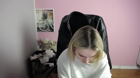 Snapshot of viktoria_lovely chatting on 04-22-26, 06:27 viktoria_lovely online show from 04-22-26, 06:27