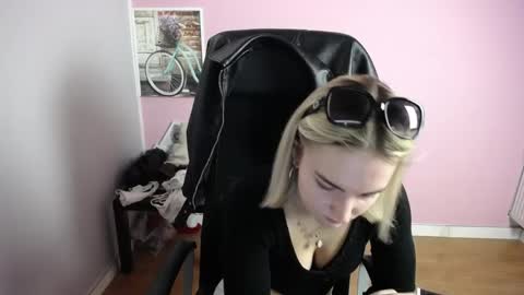 Snapshot of viktoria_lovely chatting on 04-28-26, 05:34 viktoria_lovely online show from 04-28-26, 05:34