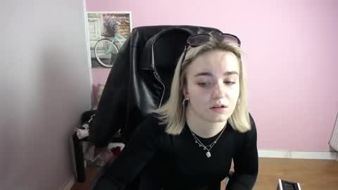 Snapshot of viktoria_lovely chatting on 04-29-26, 11:03 viktoria_lovely online show from 04-29-26, 11:03