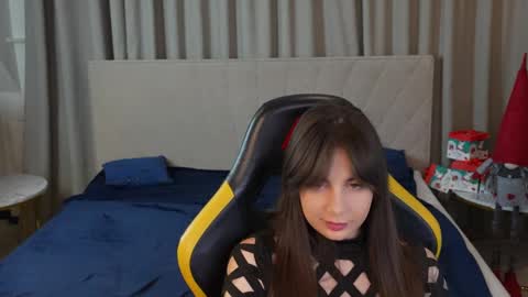 Snapshot of viktoria_storm chatting on 01-16-25, 08:11 Alisa online show from 01-16-25, 08:11