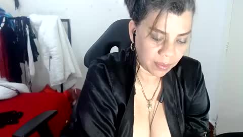 VIKY ADAMS online show from 02-25-25, 01:50
