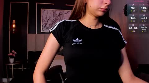 Snapshot of vikypetiteee chatting on 11-11-25, 09:48 Victoria online show from 11-11-25, 09:48