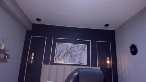 Snapshot of vikypetiteee chatting on 12-02-25, 09:43 Victoria online show from 12-02-25, 09:43