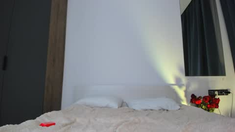 Villanelle online show from 04-24-26, 09:39