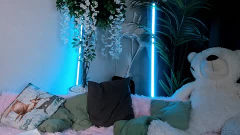 Hey sweetyIam Ariel 3 Ready to play with you online show from 12-05-24, 08:00