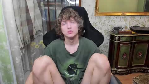 Snapshot of vince__dice chatting on 02-15-26, 02:52 Dimoooooon online show from 02-15-26, 02:52