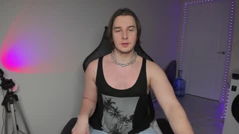 Vincent Strong online show from 12-06-24, 01:11