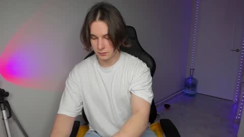 Vincent Strong online show from 12-28-24, 01:38