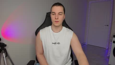 Vincent Strong online show from 02-02-25, 01:19