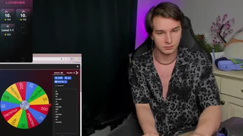 Vincent Strong online show from 10-24-25, 01:29