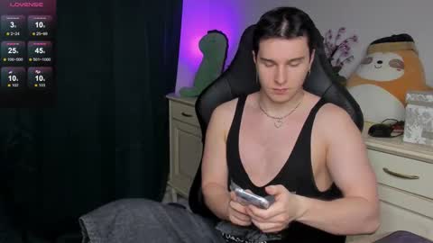 Vincent Strong online show from 12-21-25, 01:40