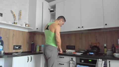 Snapshot of vincent_o chatting on 12-15-24, 08:30 Vincent. uncut 18cm online show from 12-15-24, 08:30