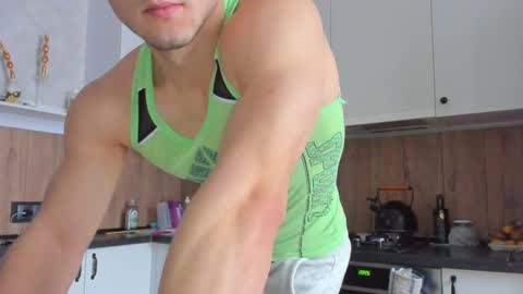 Snapshot of vincent_o chatting on 02-11-25, 08:15 Vincent. uncut 18cm online show from 02-11-25, 08:15