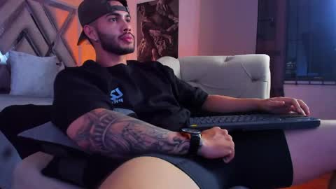 Snapshot of vincentblack_ chatting on 05-15-26, 05:14 Vincent online show from 05-15-26, 05:14