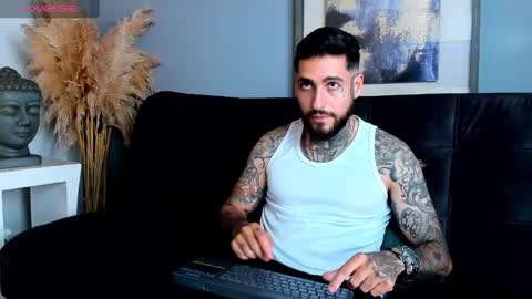 Snapshot of vincentsartori chatting on 10-22-25, 07:13 Vincent Sartori online show from 10-22-25, 07:13